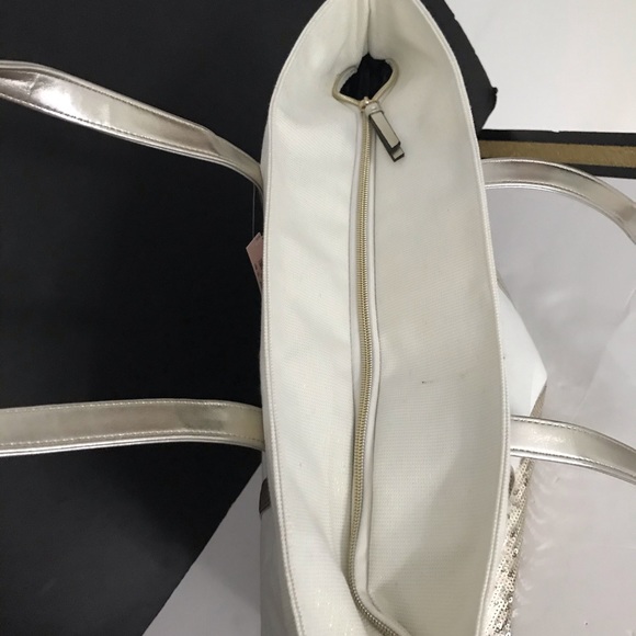 NWT bundle Victoria Secret tote bag and cosmetic bag - Picture 7 of 16